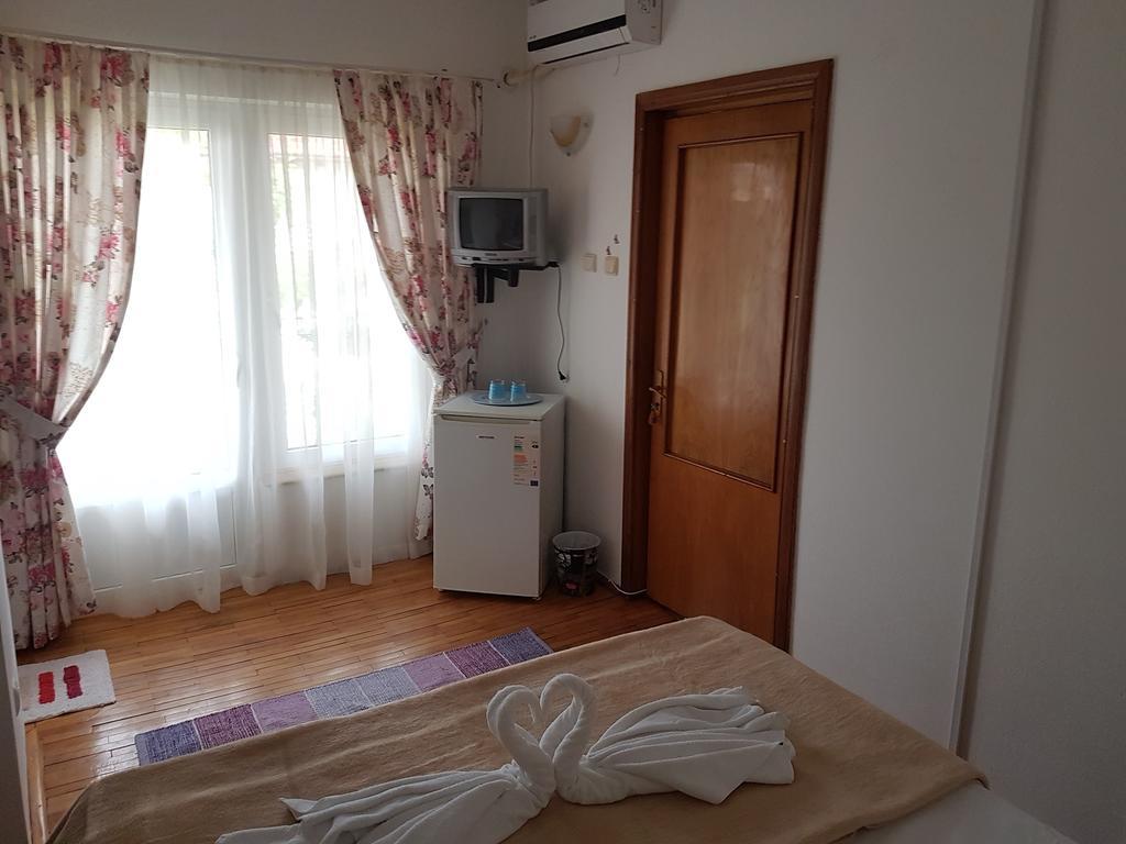 Pensiunea Casa Johnelly コスティネシュティ エクステリア 写真